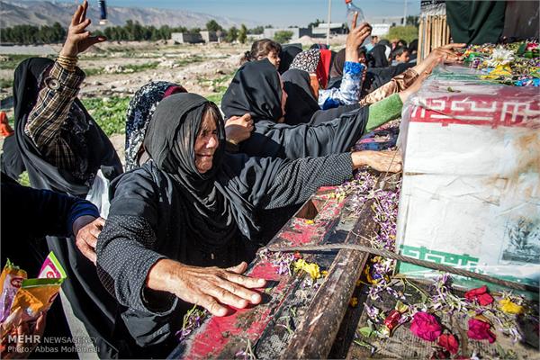 تشییع پیکر شهدای گمنام هشت سال دفاع مقدس در لامرد 18