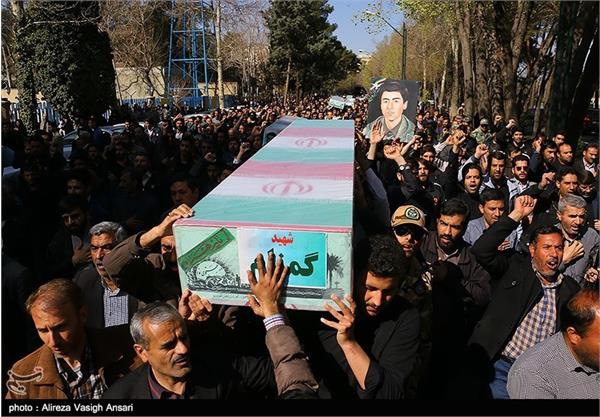 مراسم تشییع پیکر ۱۲ شهید دفاع مقدس - اصفهان 10