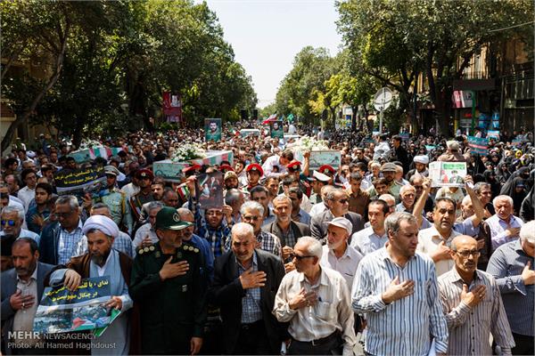 مراسم تشییع پیکر چهار شهید گمنام دفاع مقدس در تبریز 25