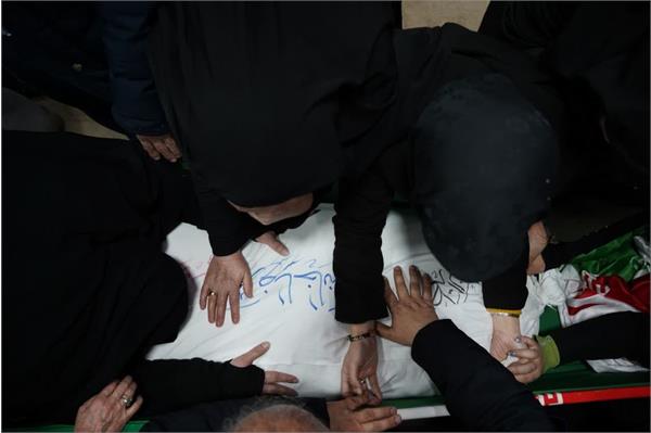 وداع با پیکر مطهر بسیجی تازه تفحص شده "محمدرضا خانه عنقا" - 8 بهمن 1403 4