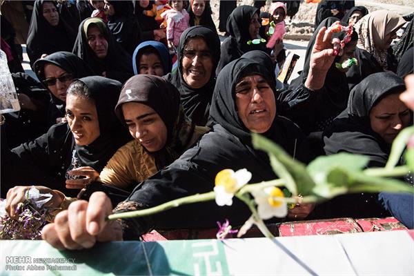 تشییع پیکر شهدای گمنام هشت سال دفاع مقدس در لامرد 21