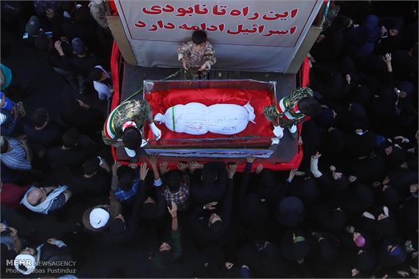مراسم تشییع بیست شهید دوران دفاع مقدس در اصفهان 12