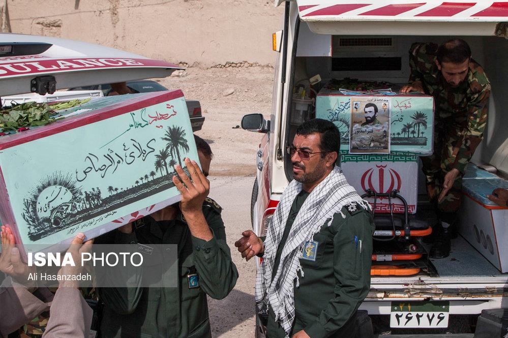 دیدار خانواده دو شهید لامردی با پیکر فرزندانشان 1