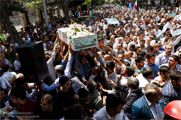 مراسم تشییع پیکر چهار شهید گمنام دفاع مقدس در تبریز 23