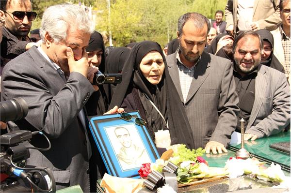 حضور خانواده شهید تازه شناسایی شده عباس امیری در باغ موزه 9