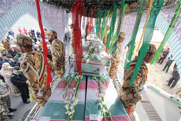 استقبال از ۸ شهید گمنام در فرودگاه بیرجند 22