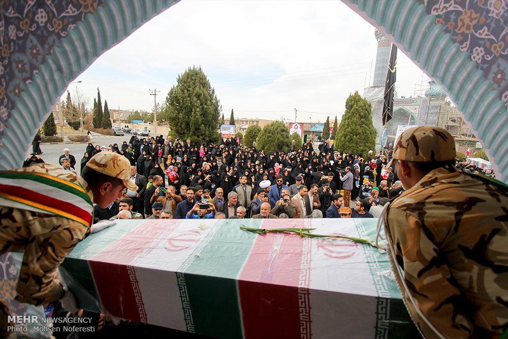 استقبال از ۸ شهید گمنام در فرودگاه بیرجند 1