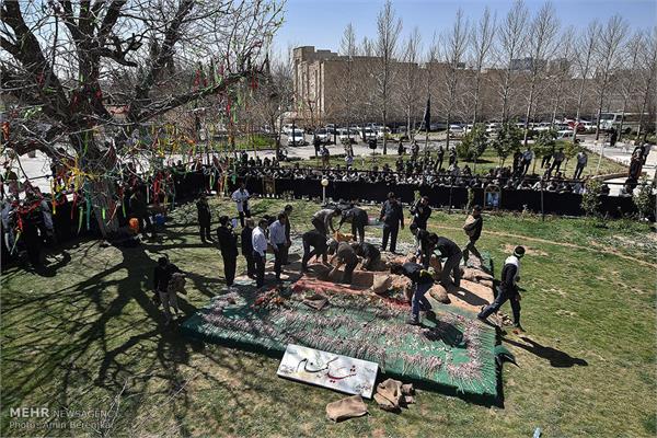 مراسم تشییع و تدفین پیکر مطهر دو شهید گمنام در شیراز‎ 17