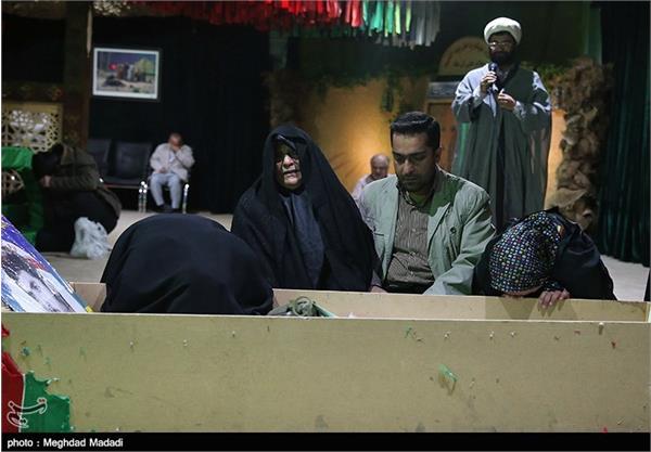 دیدار خانواده شهید کنی با پیکر فرزندشان پس از ۳۲ سال
