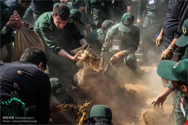 مراسم تشییع پیکر دو شهید گمنام در دانشکده شهید مطهری بسیج 31