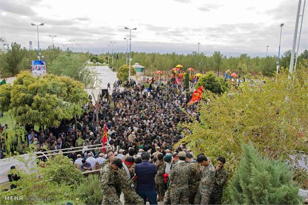 مراسم تشییع سه شهید گمنام در میبد یزد 19