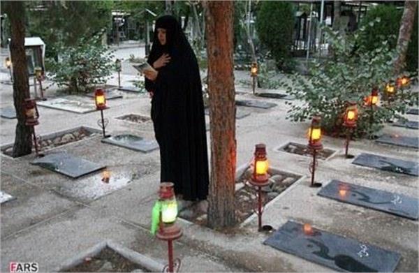 افطاری در جوار مزار شهدای گمنام