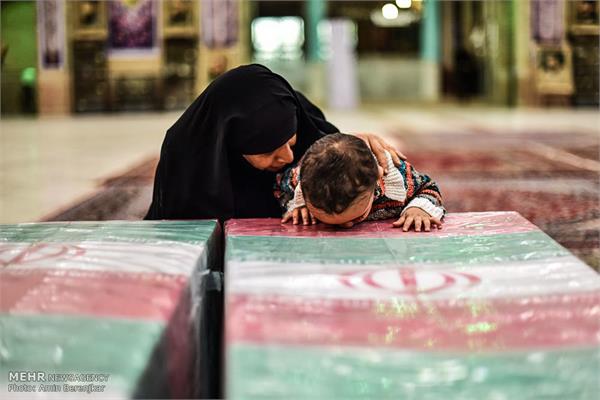 دیدار خانواده شهید طبائی با فرزندشان بعد از 33 سال 1