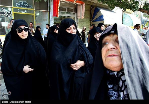 تشییع پیکر شهید غواص امیر مسعود محمدزاده در استان همدان 12