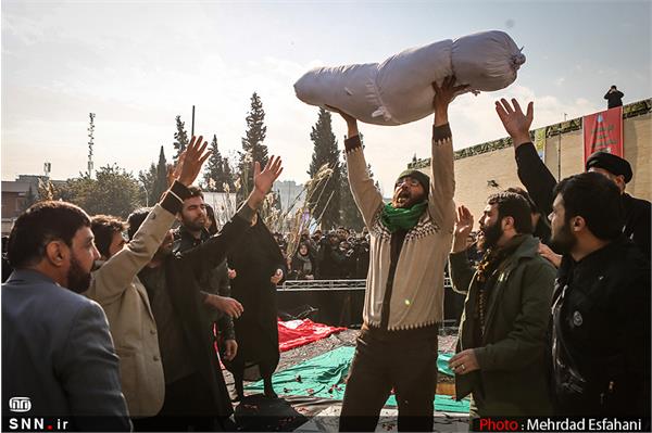 تشییع و تدفین شهید گمنام در کوی دانشگاه تهران 1