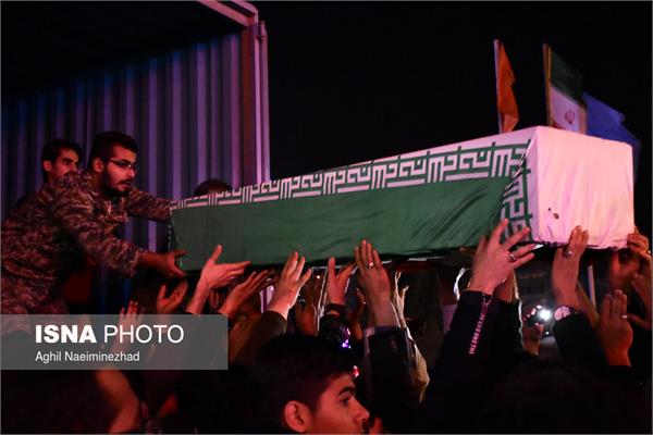 تشیع شبانه ۲۸ شهید تازه تفحص شده در آبادان 6