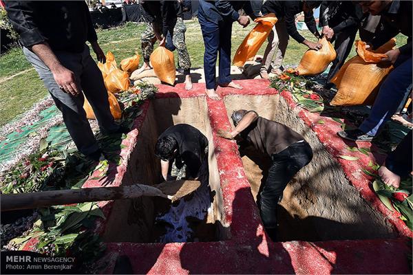 مراسم تشییع و تدفین پیکر مطهر دو شهید گمنام در شیراز‎ 16