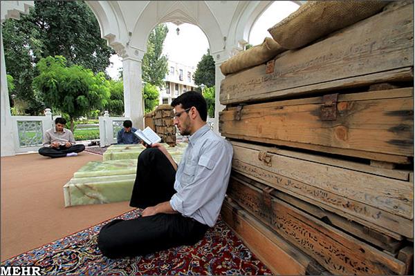 مزار مطهر شهدا در دانشگاه2