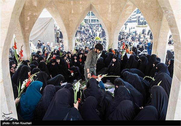 مراسم تشییع و خاکسپاری دو شهید گمنام در شهرک قائم تهران 17