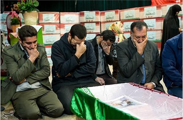 دیدار خانواده شهید امرالله معروف وند با پیکر وی پس از ۳۱ سال