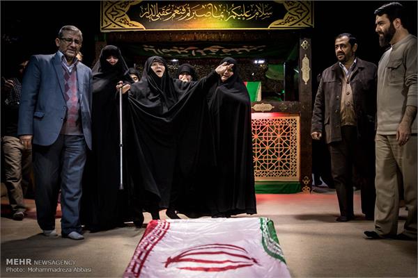 اولین دیدار خانواده شهید تازه تفحص شده در معراج شهداء 5