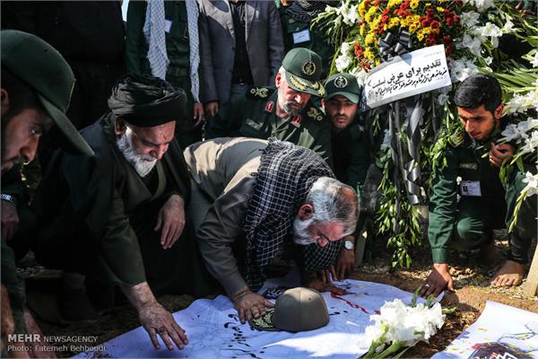 مراسم تشییع پیکر دو شهید گمنام در دانشکده شهید مطهری بسیج 33