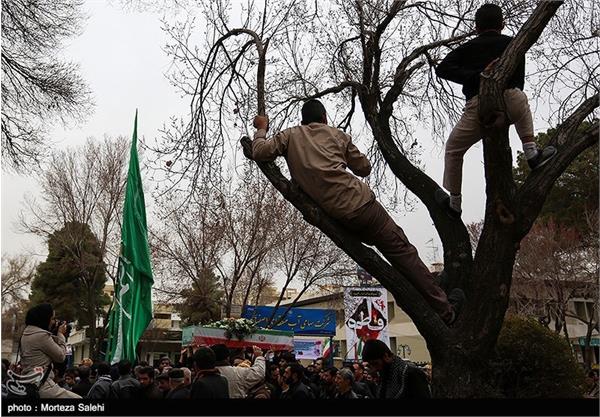 مراسم تشییع پیکر ۱۲ شهید دفاع مقدس در اصفهان 16