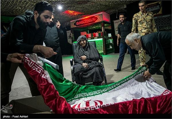 دیدار خانواده شهیدقربان نظری با پیکر فرزندشان 3