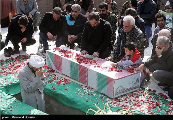 تشییع و تدفین پیکر دو شهید گمنام در شهرک مشیریه 10