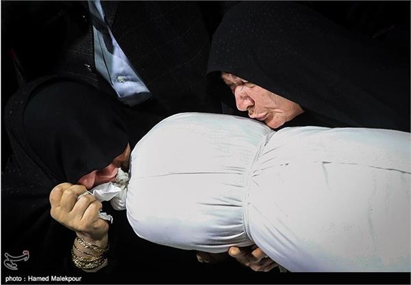 دیدار خانواده شهید تازه تفحص شده مهدی سیفی با پیکر وی 13