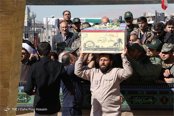 مراسم تشییع و تدفین دو شهید گمنام دفاع مقدس در شیراز 4