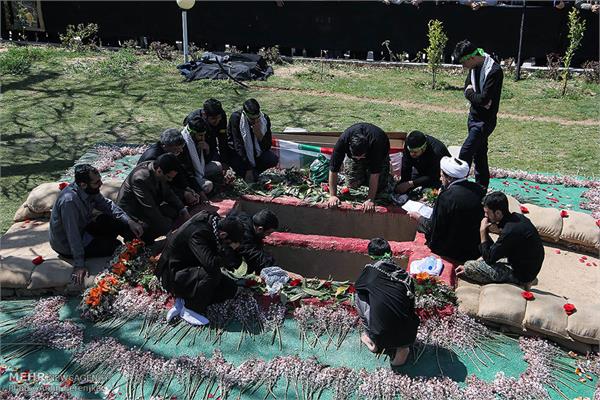 مراسم تشییع و تدفین پیکر مطهر دو شهید گمنام در شیراز‎ 27