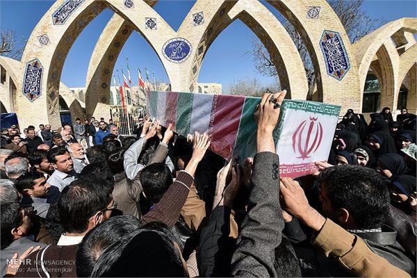 مراسم تشییع و تدفین پیکر مطهر دو شهید گمنام در شیراز‎ 5