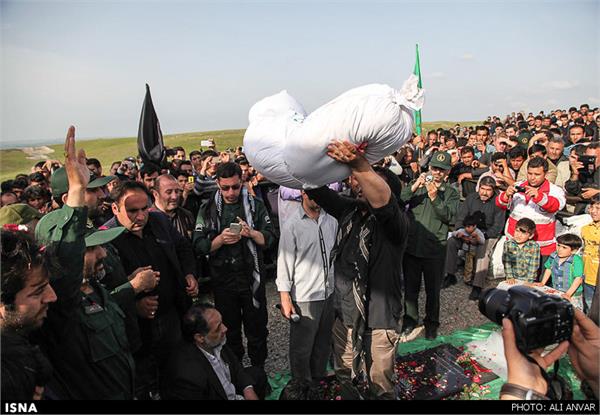 تشییع و خاکسپاری دو شهید گمنام در اردبیل 14