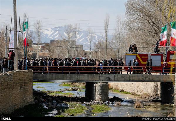 تشییع دو شهید گمنام دوران دفاع مقدس در روستای صالح آباد - همدان