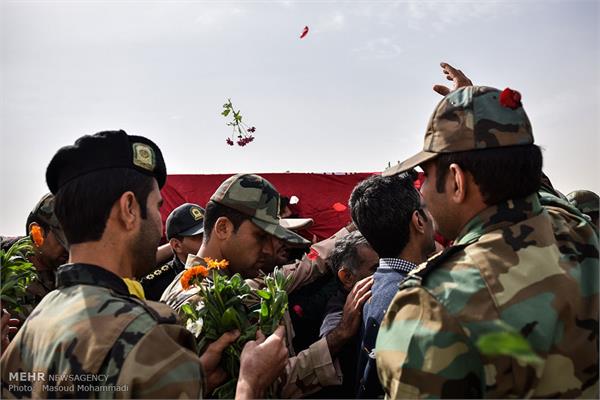 بازگشت پیکرهای ۶۸ شهید دوران دفاع مقدس به کشور 16