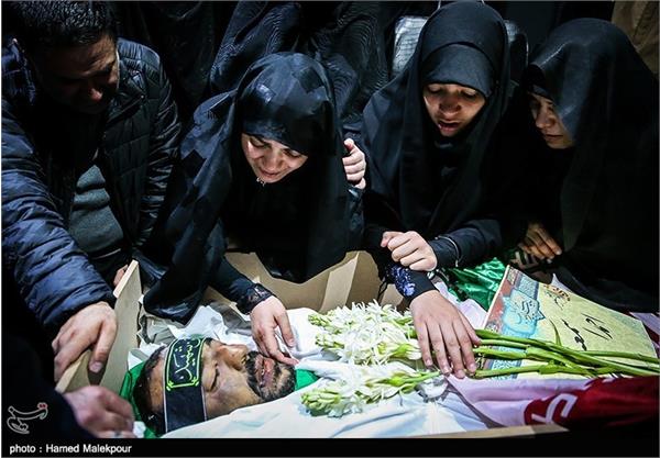 وداع با پیکر شهید مدافع حرم احمد اسماعیلی 10