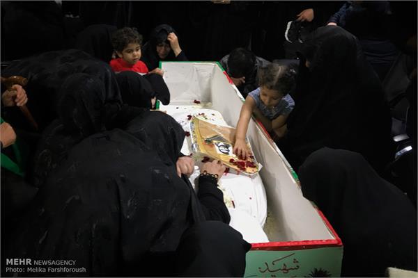 دیدار خانواده شهید دفاع مقدس سید مهدی غلامی پس از ۳۳ سال 10