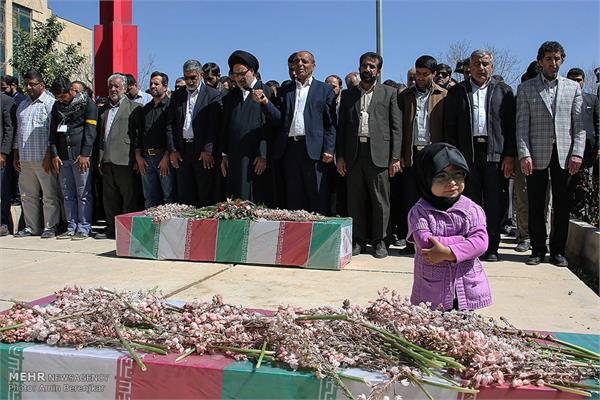 مراسم تشییع و تدفین پیکر مطهر دو شهید گمنام در شیراز‎ 22