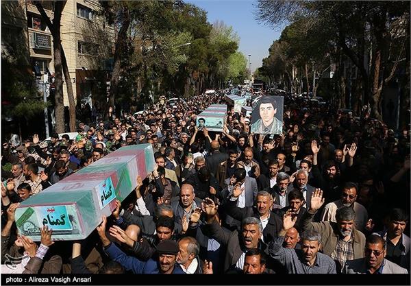 مراسم تشییع پیکر ۱۲ شهید دفاع مقدس - اصفهان 7