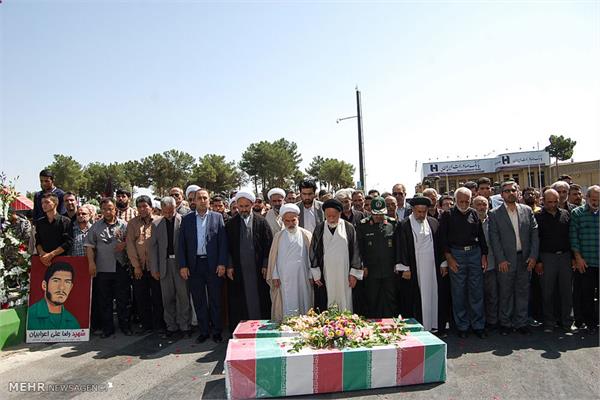 تشییع پیکر شهید رضا علی اعرابیان درسمنان 21