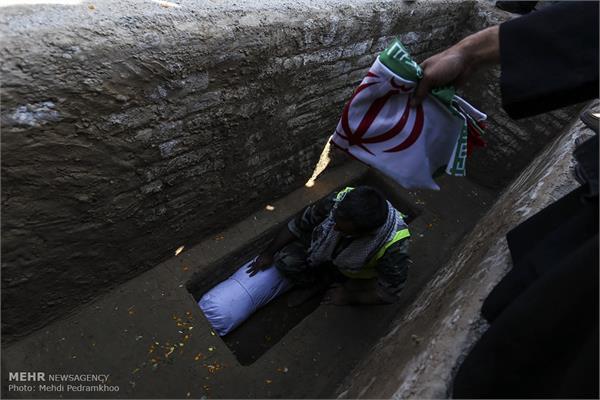 تشییع و تدفین پیکرهای مطهر ۲ شهید گمنام دفاع مقدس در خوزستان 1