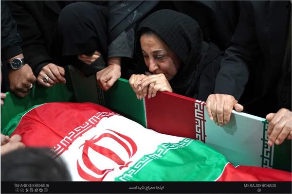 وداع با پیکرهای مطهر شهیدان "کیومرث خوانساری" ، "جعفر فیضی پور" ، "ابراهیم ابراهیم زاده" - 29 دی 1403 4