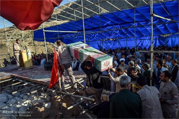 تشییع پیکر شهید گمنام در پارک کوهستانی دراک شیراز 16