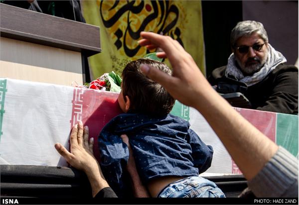 اجتماع عزاداران فاطمی و تشییع شهید گمنام در میدان هفت‌تیر