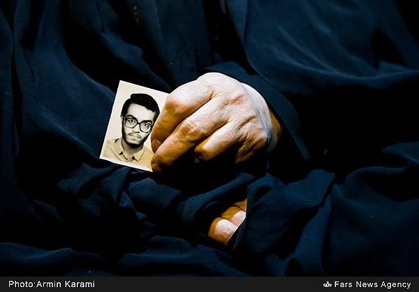 اولین دیدار خانواده شهید حیدری با فرزند شهیدشان 15