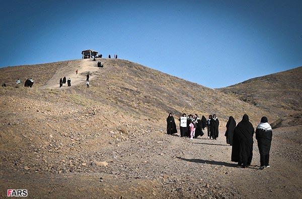 غبار روبی مزار شهدای گمنام شهر جدید پرند