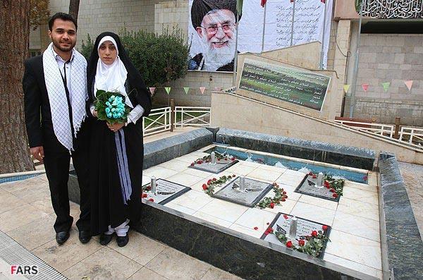 عقد آسمانی در جوار قبور شهدای گمنام