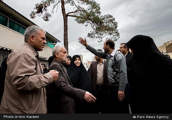 اولین دیدار خانواده شهید حیدری با فرزند شهیدشان 23