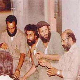 همسر شهیدی که منافقین را خلع سلاح کرد